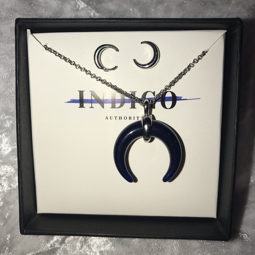 Necklace and earrings set